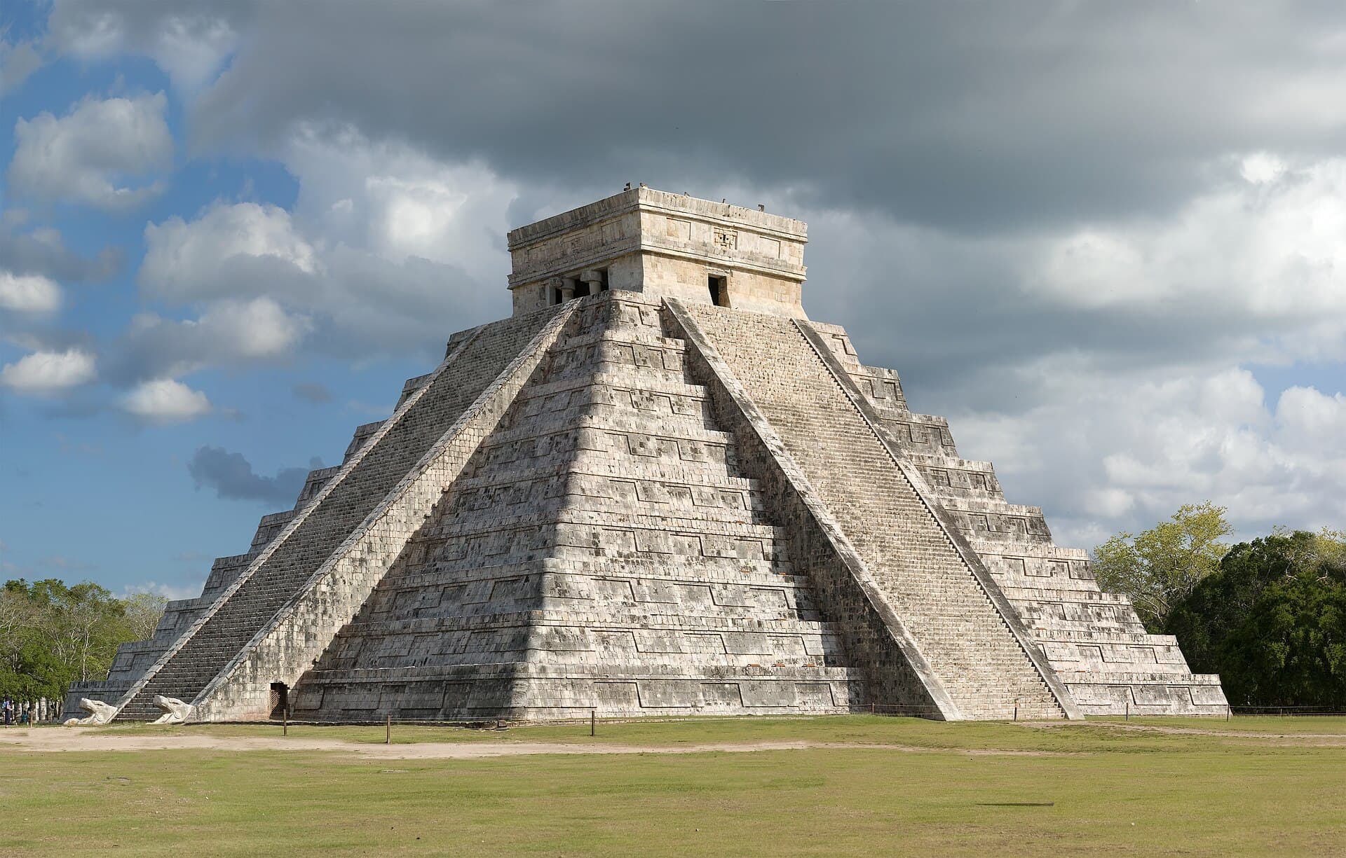 El Castillo pyramid at Chichén Itzá, Mexico