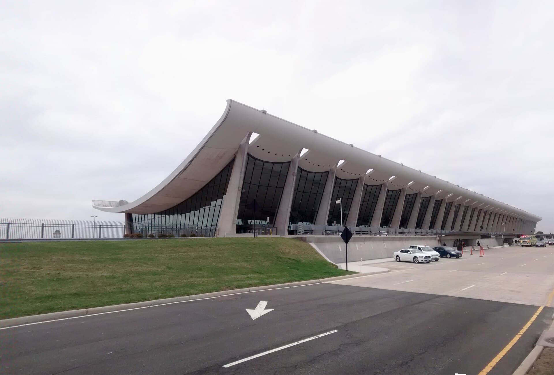 The curved roof of the main terminal at Washington Dulles International Airport